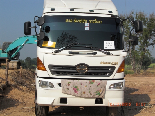 ขายหัวลาก HINO 320 HP รุ่น HISPEED เครื่องเดิม เกียร์เดิม ล้อแม็กศูนย์ HINO ยางเต็มทุกเส้น 90\% ยางเรเดียนอย่างดี แอร์เย็นเจี๊ยบ สภาพสวยพร้อมใช้งาน