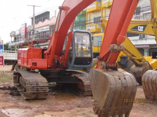HITACHI EX200-2 ไฟฟ้าตัดมีเม็กกะปั๊มจากบริษัท เครื่องปั๊มเดิม ช่วงล่างเต็ม เอกสารใบอินวอยร์ ราคาต่อรองได้ พร้อมใช้งาน