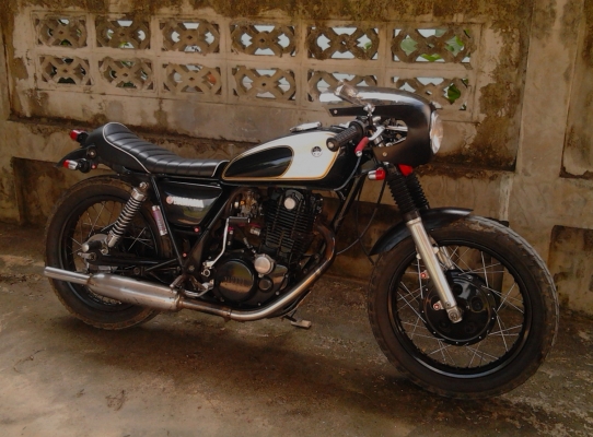 @ SR 400 แต่งคาเฟ่ ขอแลก 250-400 cc สตาร์ทมือครับ หรือรุ่นอื่นลองดูครับผม @