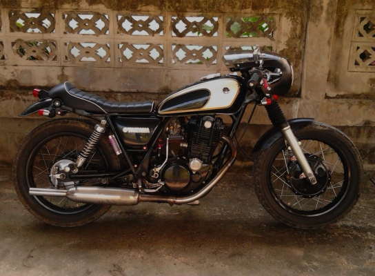 @ SR 400 แต่งคาเฟ่ ขอแลก 250-400 cc สตาร์ทมือครับ หรือรุ่นอื่นลองดูครับผม @