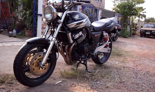 ขายCB400ปี93-94 เครื่องดีมากเงียบๆ พร้อมใช้ อินวอย+สรรพสามิต รูปเยอะๆ