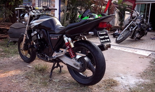 ขายCB400ปี93-94 เครื่องดีมากเงียบๆ พร้อมใช้ อินวอย+สรรพสามิต รูปเยอะๆ