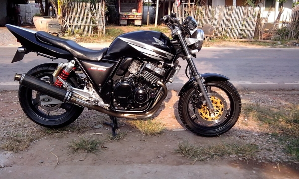 ขายCB400ปี93-94 เครื่องดีมากเงียบๆ พร้อมใช้ อินวอย+สรรพสามิต รูปเยอะๆ