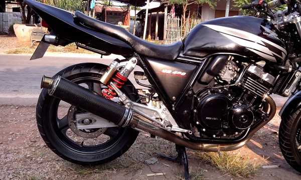 ขายCB400ปี93-94 เครื่องดีมากเงียบๆ พร้อมใช้ อินวอย+สรรพสามิต รูปเยอะๆ