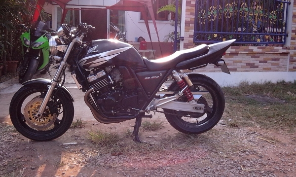 ขายCB400ปี93-94 เครื่องดีมากเงียบๆ พร้อมใช้ อินวอย+สรรพสามิต รูปเยอะๆ