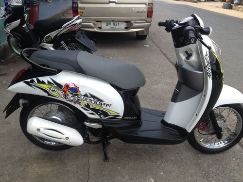 HONDA SCOOPY Iสวยแกะกล่องไร้ที่ติวิ่งน้อย5xxxโลปี2011ยังอยู่ใประกันศูนย์