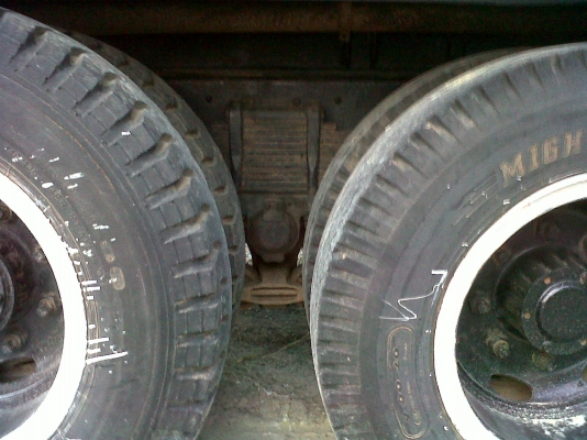 ขาย10ล้อหัวยาวเพลาเดียวดัมพ์ช่วงล่างใหญ่ครับ