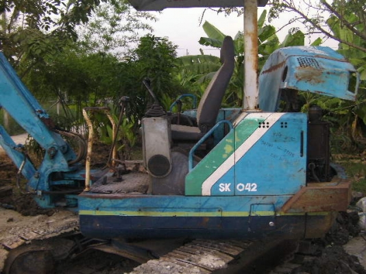 รถขุดKOBELCO042แท็กเหล็กบูมใหญ่เก่านอกพร้อมใช้งานตรวจสภาพแล้วราคา385,000บาทเครื่องแน่นสตาร์ติดง่ายปั่มนิ้วใช้งาน5400ชั่วโมงจากญี่ปุ่น