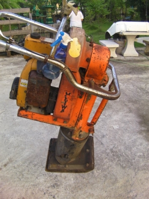 เครื่องตบดินแบบยืนEy10เเรงกระแทก3.5ตันเครื่องดีเเน่นราคา9,500บาทเก่านอกพร้อมใช้