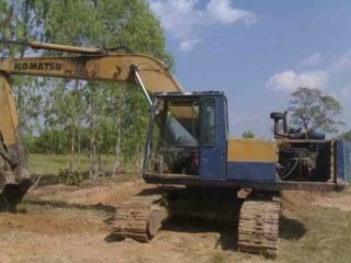 ขาย KOMATSU PC200-3สภาพใช้งานอยู่ เอวแน่น เครื่องเดิมปั้มเดิม เอกสารสัญญาซื้อขาย