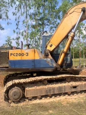 ขาย KOMATSU PC200-3สภาพใช้งานอยู่ เอวแน่น เครื่องเดิมปั้มเดิม เอกสารสัญญาซื้อขาย
