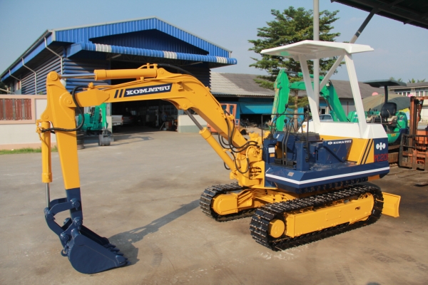 มือสองญี่ปุ่นนำเข้าเอง แบคโฮ KOMATSU-PC20-5 มือสองญี่ปุ่นแท้ สภาพดี ทำสีแล้ว รถพร้อมใช้ ราคาคุยกันได้ มีบริการขนส่ง