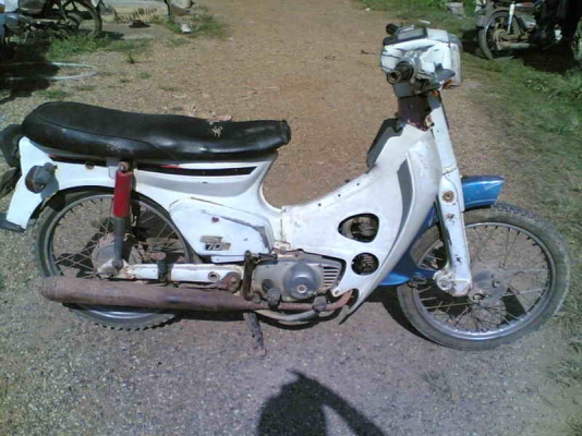 ขาย C700(ขาว)เล่มทะเบียนพร้อมชุดโอน สีขาวหายากรถเดิมๆอะไหร่บางชิ้นต้องเก็บ