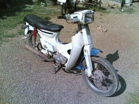 ขาย C700(ขาว)เล่มทะเบียนพร้อมชุดโอน สีขาวหายากรถเดิมๆอะไหร่บางชิ้นต้องเก็บ