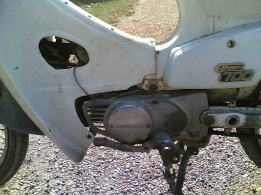 ขาย C700(ขาว)เล่มทะเบียนพร้อมชุดโอน สีขาวหายากรถเดิมๆอะไหร่บางชิ้นต้องเก็บ