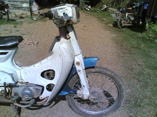 ขาย C700(ขาว)เล่มทะเบียนพร้อมชุดโอน สีขาวหายากรถเดิมๆอะไหร่บางชิ้นต้องเก็บ