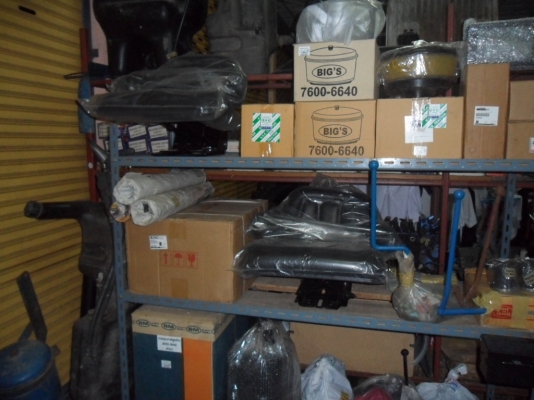 ขาย เบาะนั่งรถไถฟอร์ด อย่างดีหนา นั่งสบายกระชับมีท้าวแขนดว้ย