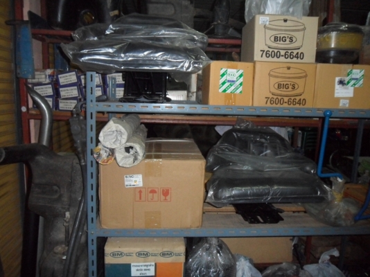 ขาย เบาะนั่งรถไถฟอร์ด อย่างดีหนา นั่งสบายกระชับมีท้าวแขนดว้ย