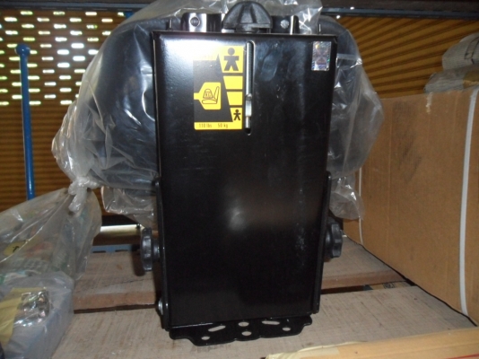 ขาย เบาะนั่งรถไถฟอร์ด อย่างดีหนา นั่งสบายกระชับมีท้าวแขนดว้ย