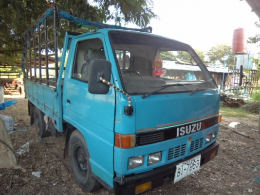 ขายรถอีซูซุ4ล้อกลาง เครื่อง100แรงฝาดำ พวงมาลัยเพาเวอร์ สภาพสวยๆพร้อมใช้งานคับ