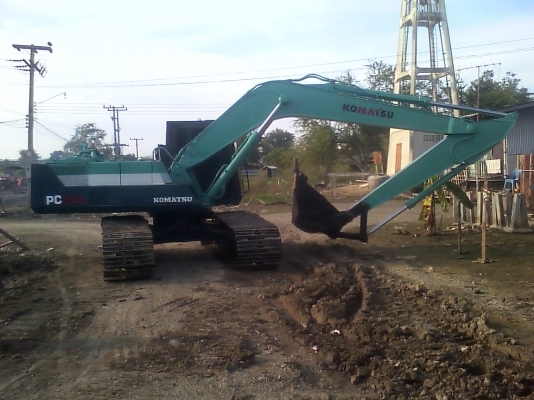 komatsu pc 200 รุ่น 3  สภาพพร้อมใช้งาน  มีเเอร์พร้อม