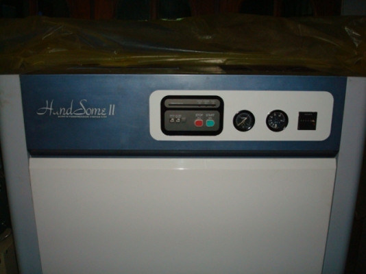 ปั๊มลมสกรูKOBE 20Hp มีAIRDRYER ในตัวปี2000 พร้อมใช้งาน