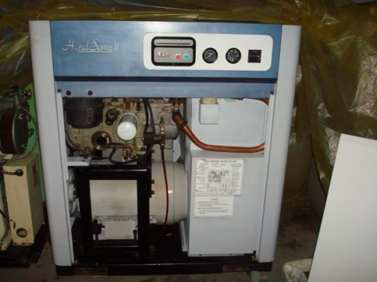 ปั๊มลมสกรูKOBE 20Hp มีAIRDRYER ในตัวปี2000 พร้อมใช้งาน