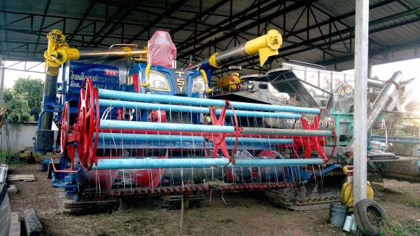 ขายด่วน รถเกี่ยวไทยเส็งยนต์การเกษตร เจ้าพายุ