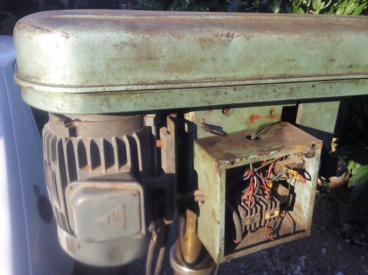 สว่านแท่นใหญ่ ยี่ห้อ KING มอเตอร์2 แรง มีชุดกลับทางหมุนใช้กับการทำเกลียวได้ มี 8 สปีด