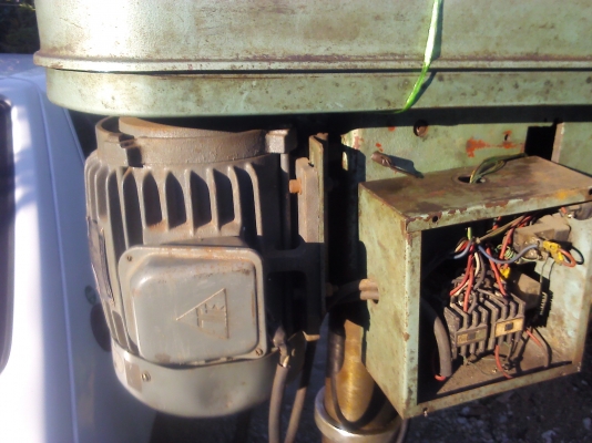 สว่านแท่นใหญ่ ยี่ห้อ KING มอเตอร์2 แรง มีชุดกลับทางหมุนใช้กับการทำเกลียวได้ มี 8 สปีด