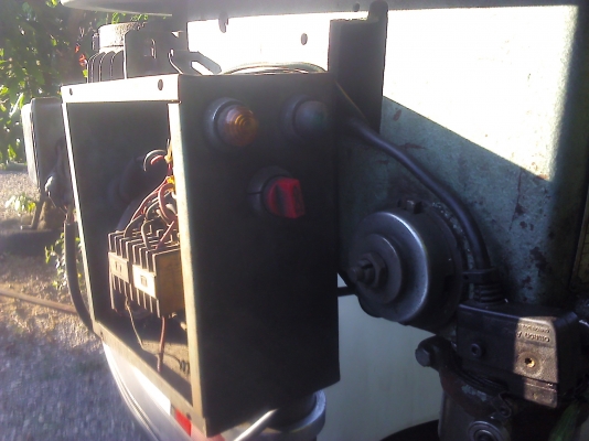 สว่านแท่นใหญ่ ยี่ห้อ KING มอเตอร์2 แรง มีชุดกลับทางหมุนใช้กับการทำเกลียวได้ มี 8 สปีด