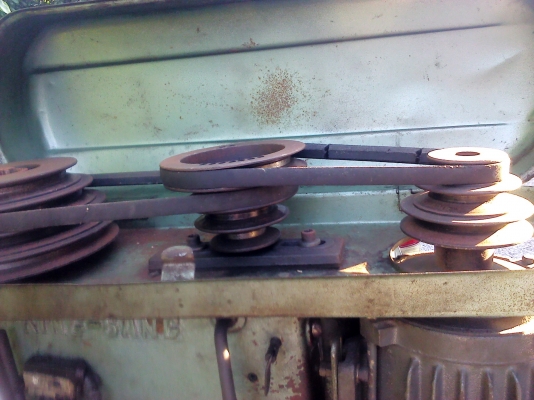 สว่านแท่นใหญ่ ยี่ห้อ KING มอเตอร์2 แรง มีชุดกลับทางหมุนใช้กับการทำเกลียวได้ มี 8 สปีด