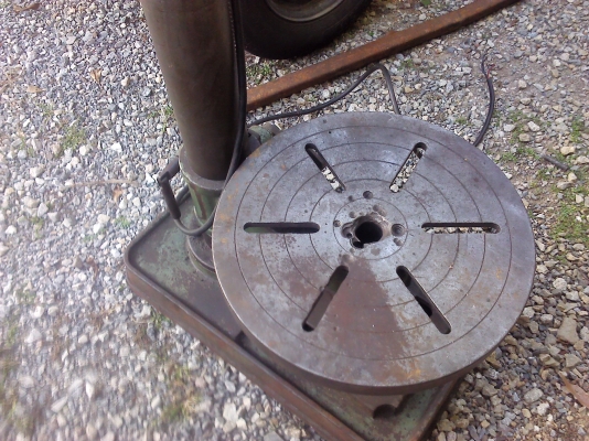 สว่านแท่นใหญ่ ยี่ห้อ KING มอเตอร์2 แรง มีชุดกลับทางหมุนใช้กับการทำเกลียวได้ มี 8 สปีด