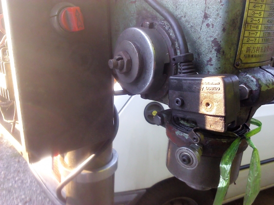 สว่านแท่นใหญ่ ยี่ห้อ KING มอเตอร์2 แรง มีชุดกลับทางหมุนใช้กับการทำเกลียวได้ มี 8 สปีด