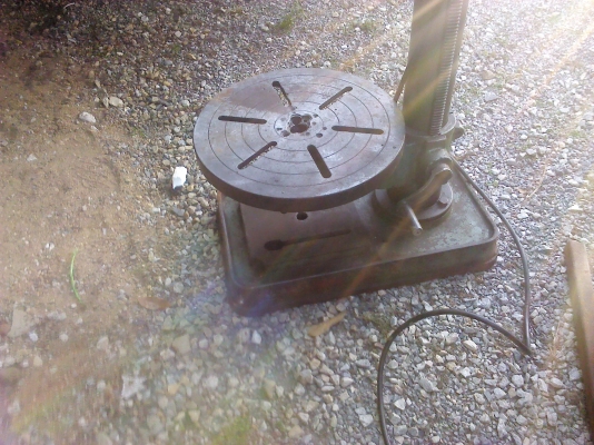 สว่านแท่นใหญ่ ยี่ห้อ KING มอเตอร์2 แรง มีชุดกลับทางหมุนใช้กับการทำเกลียวได้ มี 8 สปีด