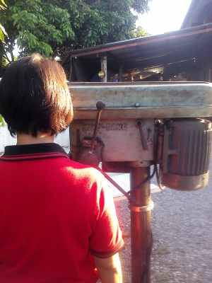 สว่านแท่นใหญ่ ยี่ห้อ KING มอเตอร์2 แรง มีชุดกลับทางหมุนใช้กับการทำเกลียวได้ มี 8 สปีด