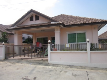 ขายบ้านเดี่ยวชั้นเดียวเนื้อที่ 50 ตรางวา บ่อวินหรือ  เช่า ครับ