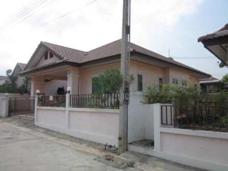 ขายบ้านเดี่ยวชั้นเดียวเนื้อที่ 50 ตรางวา บ่อวินหรือ  เช่า ครับ