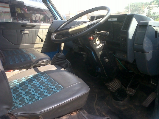 ขายรถหกล้อพร้อมใช้ สียังสวย ข้างในสะอาด ตามสภาพ ขายรถหกล้อพร้อมใช้ สียังสวย ข้างในสะอาด ตามสภาพ