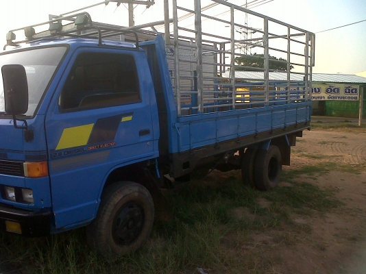 ขายรถหกล้อพร้อมใช้ สียังสวย ข้างในสะอาด ตามสภาพ ขายรถหกล้อพร้อมใช้ สียังสวย ข้างในสะอาด ตามสภาพ