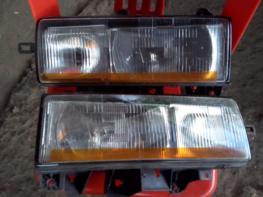 ไฟหน้า ISUZU ELF ตาหวาน