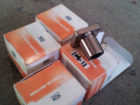 ลูกปืน Linear bushing