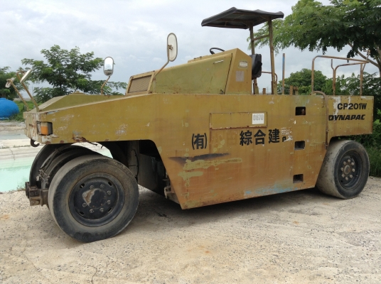 รถบดล้อยาง