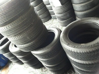 ขายยาง195/65/15  4 ชุด185/60/15  1  ชุด รวม5ชุด 4000 เหมาหมด