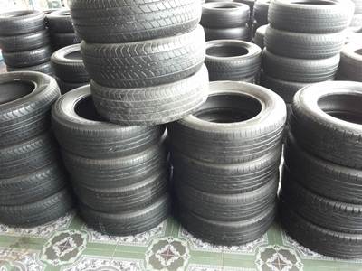 ขายยาง195/65/15  4 ชุด185/60/15  1  ชุด รวม5ชุด 4000 เหมาหมด