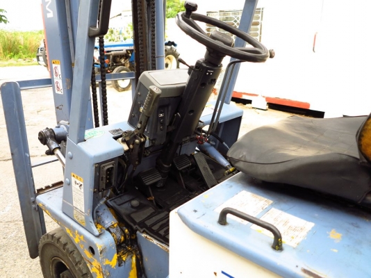 รถยกไฟฟ้า แบบนั่งขับขนาด 1.5 ตัน เสาสูง 3 เมตร TCM FB15H5 รถยกไฟฟ้า แบบนั่งขับขนาด 1.5 ตัน เสาสูง 3 เมตร TCM FB15H5