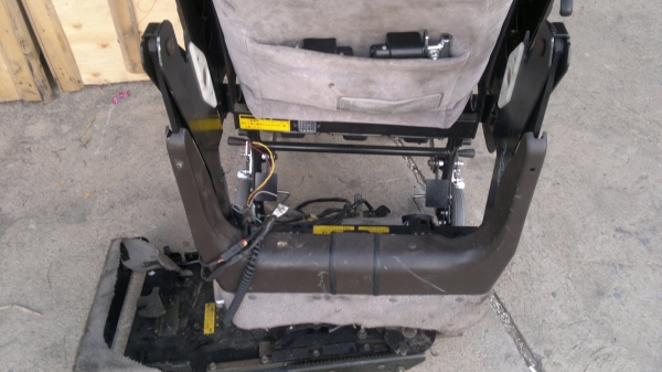 ขายเก้าอี้ไฟฟ้าสำหรับผู้สูงอายุหรือพิการเหมาะใส่รถmpvหรือรถตู้