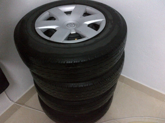 ขายล้อพร้อมยางเดิมรถตู้