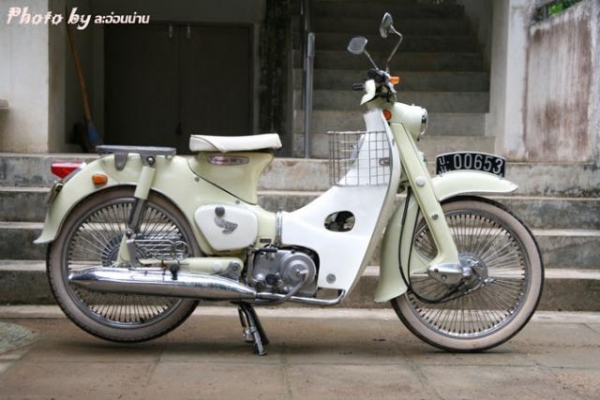 ขายรถ Classic Honda C102 สีขาว สวยๆๆๆ