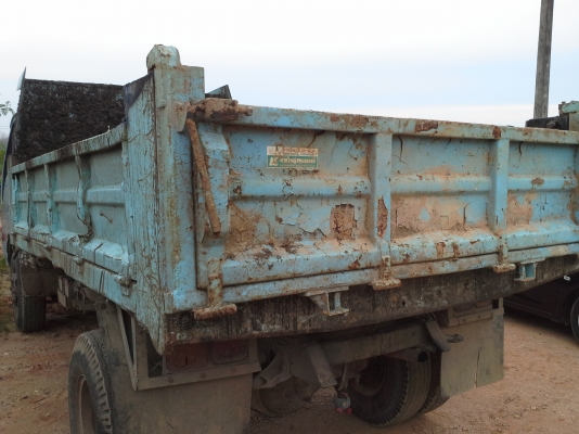 Isuzu  120  hp. ยางสวย 80\%  หัวบันไดผุสองข้าง  แต่หัวสีเดิม คัตซีสวย  เครื่องแห้งสนิด  คุณกบ  จากชุมแพ ขอนแก่นมัดจำเรียบร้อยแล้วครับ